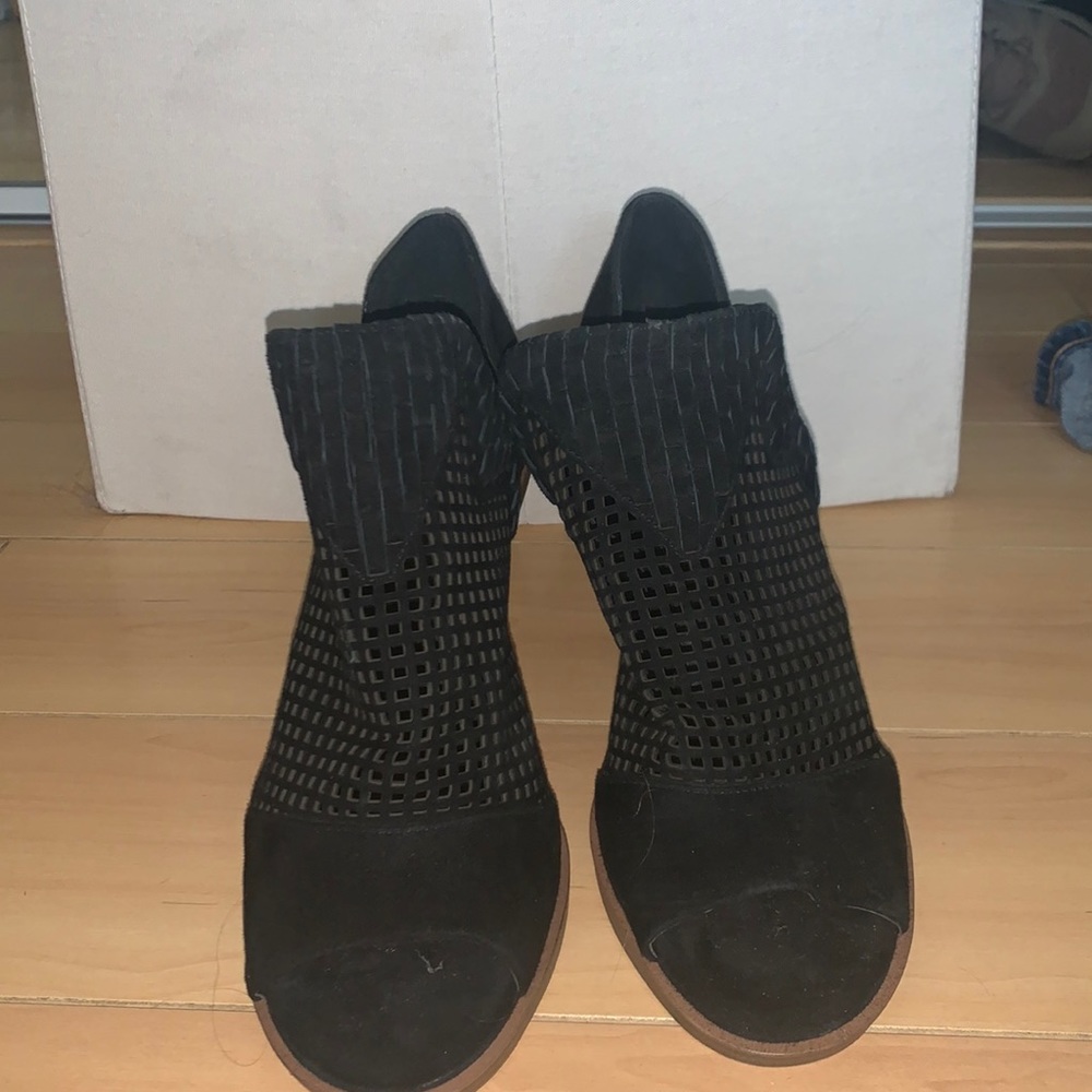 Vince Camuto black block heel size 8